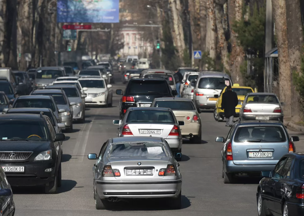 Садақаи сокинон дар роҳҳои Тоҷикистон боиси танбашавии нақлиёт шудааст