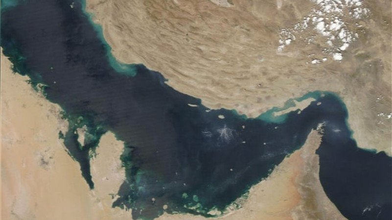 Эрон таҳдид кард ки тамоми халиҷи Форсро мина хоҳад кард