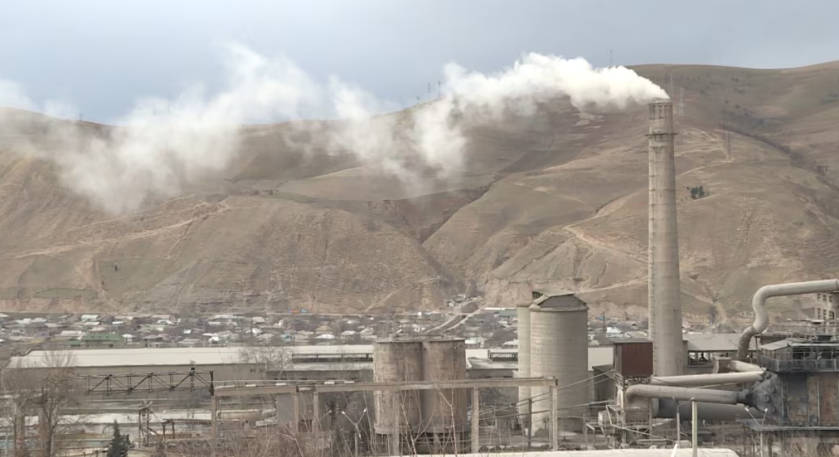 "Ҳавои Душанбе бисёр ифлос аст". Тоҷикистон дар сегонаи кишварҳои олудатарини ҷаҳон