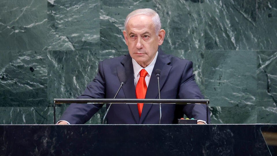 SNN: мушакҳои эронӣ аз дафтари Нетаняҳу якчанд метр афтоданд