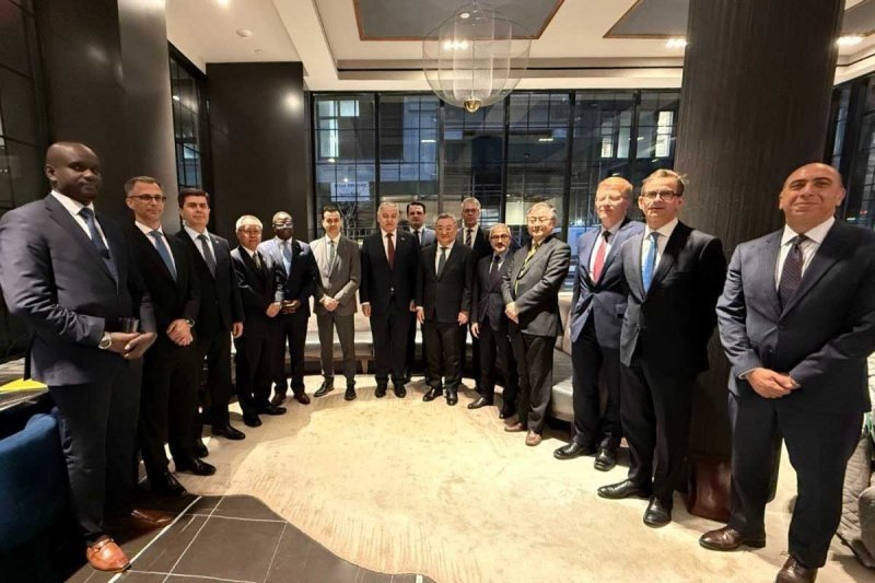 Сироҷиддин Муҳриддин бо мизбонон ва ҳамраисони муколамаҳои интерактивии Конфронси оби СММ-2026 вохӯрӣ намуд