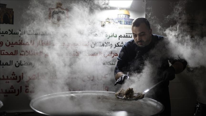 Текеи 500-солаи усмонӣ дар Ерусалим ба имондорони ифтор хӯрокҳои гарм медиҳад