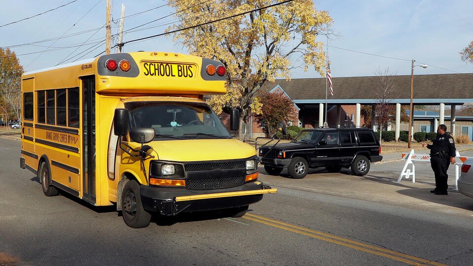 Ронандаи мактаб духтари 12-солаи гирифтори аутизмро таҷовуз кард