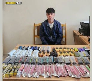 Абдируҳимов Юсуф, сокини 21-солаи шаҳри Душанбе, аз ҷониби кормандони самти кор бо ноболиғони ШВКД-1 дар ноҳияи Фирдавсӣ, зимни ба фурӯш баровардани чилимҳои электронӣ (кальян) дастгир карда шуд.