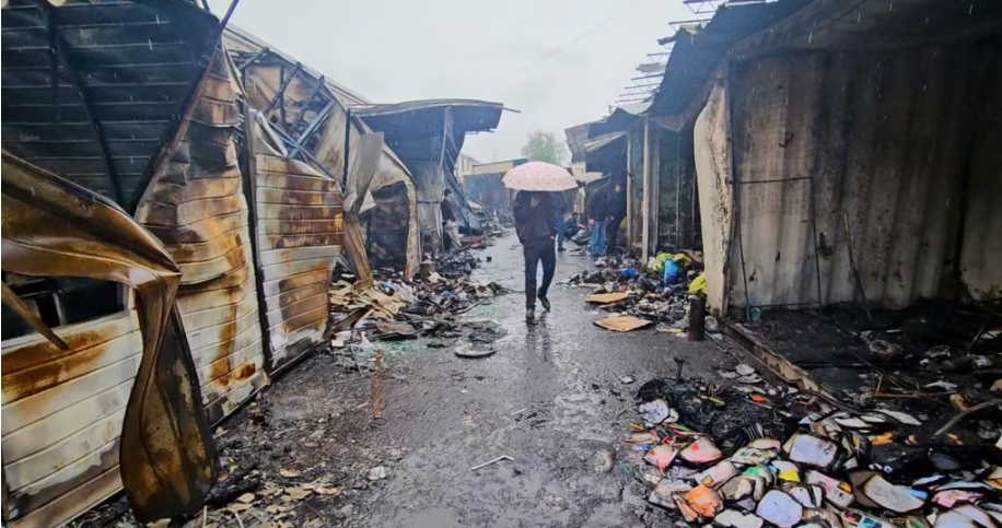 Бозори асосии Ҳисор сӯхт, зарари тоҷиронро кӣ ҷуброн мекунад?