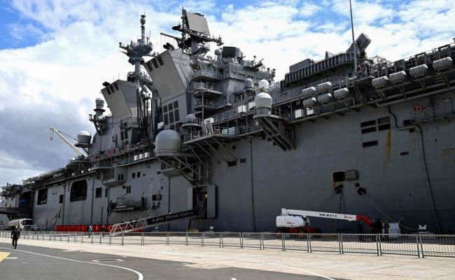 Эрон ҲАВОПАЙМОИ навтаъсиси USS Tripoli ро ба қаъри уқенуси Ҳинд ронд